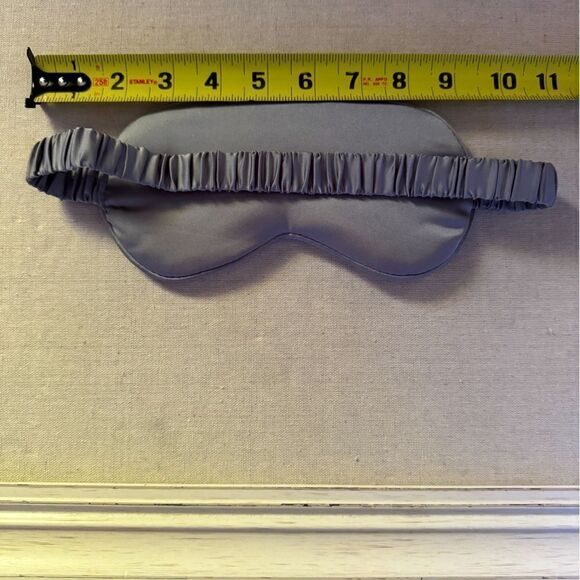 White padded silk sleep mask with text detail and elastic ruffle band. NWT - Picture 2 of 5